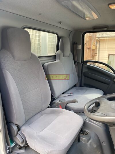 isuzu nlr seat covers