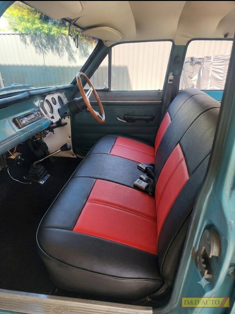leather look bench black:red seat covers